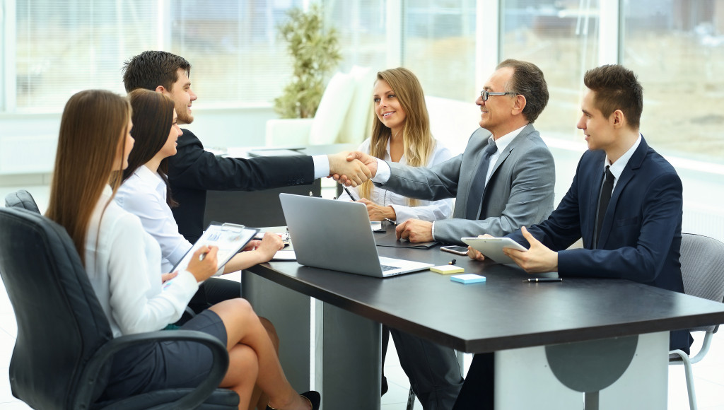 employer employee handshake for peace